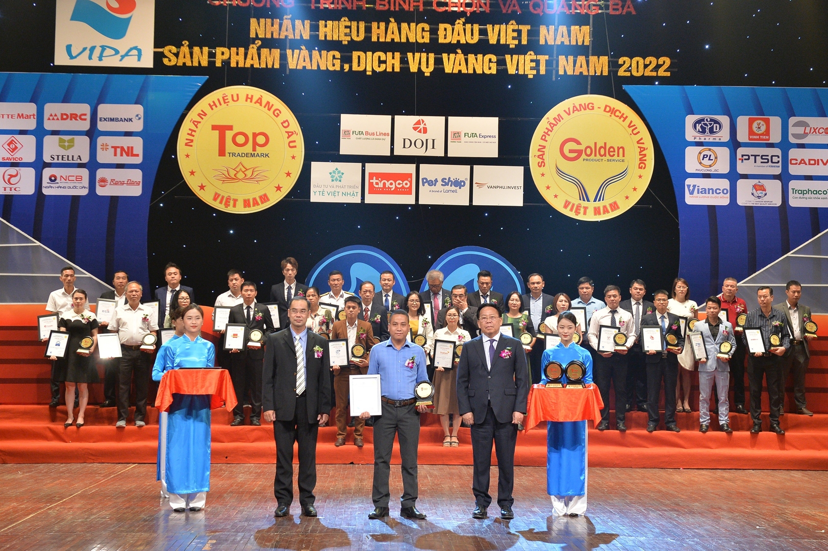 VINH DANH VIFASPORT LÀ TOP 50 NHÃN HIỆU HÀNG ĐẦU &TOP 10 SẢN PHẨM VÀNG VIỆT NAM 2022